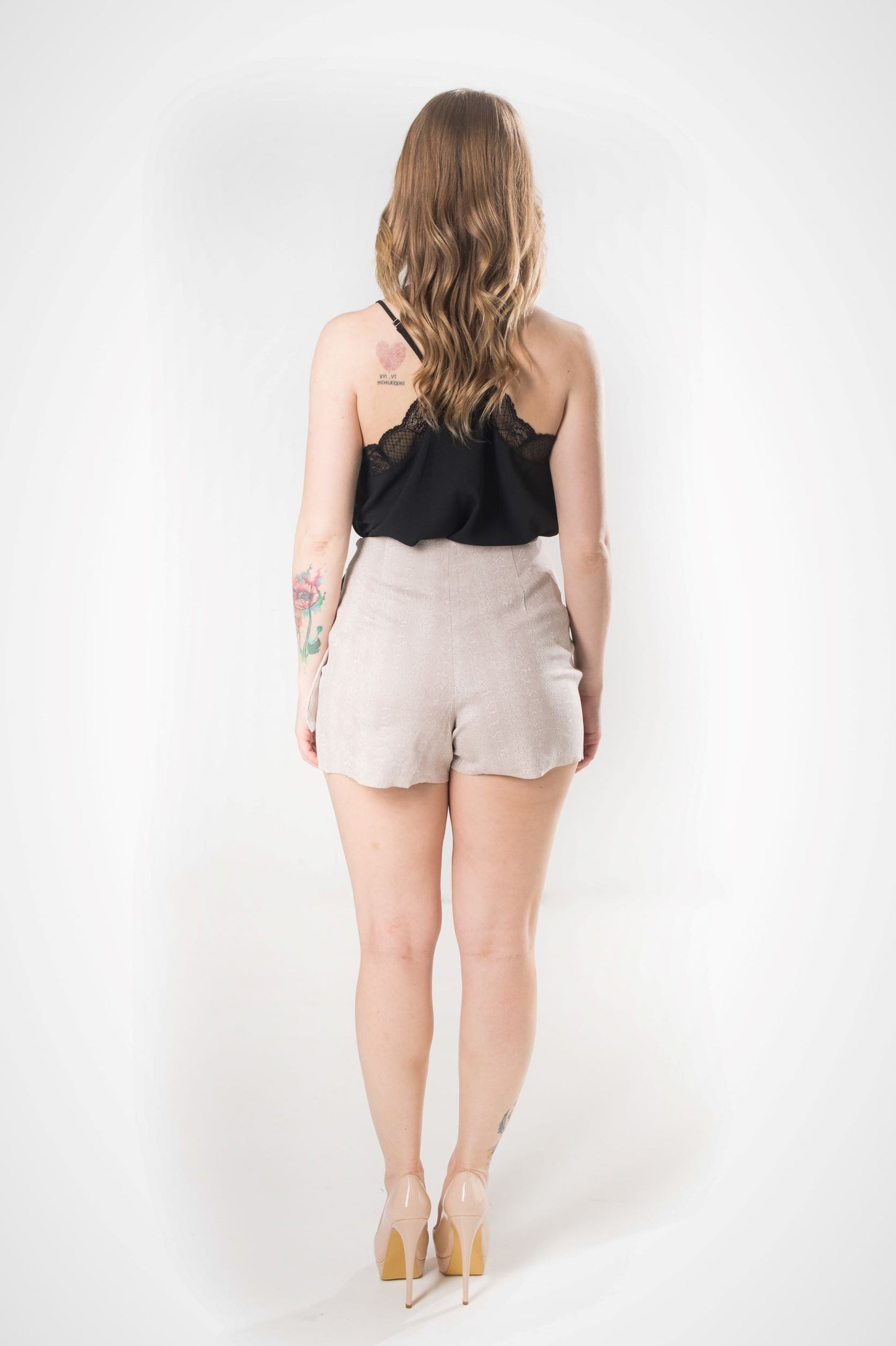 Front Overwrapped Snake Print Short - Cream